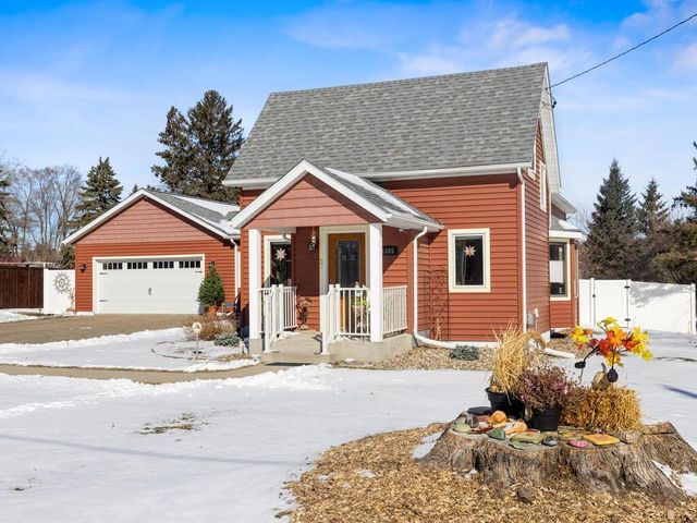 1305 Woodley Street E, Northfield, MN 55057