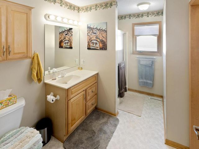 1305 Woodley Street E, Northfield, MN 55057