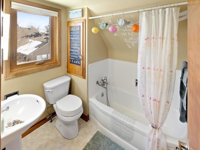 1305 Woodley Street E, Northfield, MN 55057