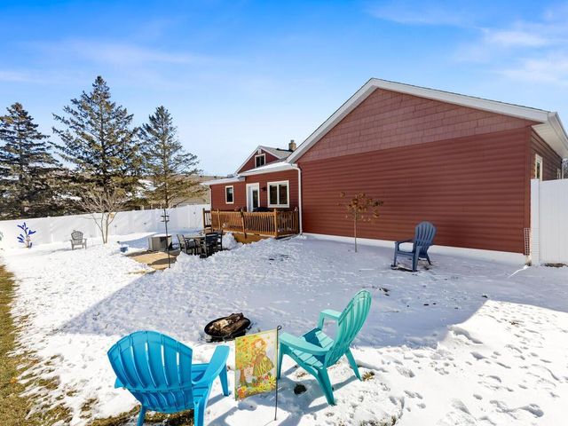 1305 Woodley Street E, Northfield, MN 55057