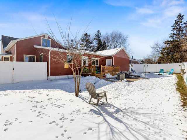 1305 Woodley Street E, Northfield, MN 55057