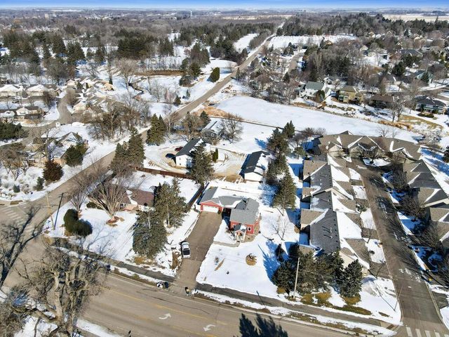 1305 Woodley Street E, Northfield, MN 55057