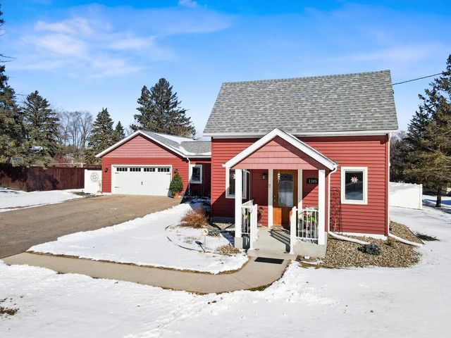 1305 Woodley Street E, Northfield, MN 55057