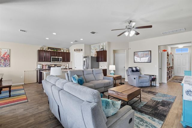147 Sulphur River LOOP, Hutto, TX 78634