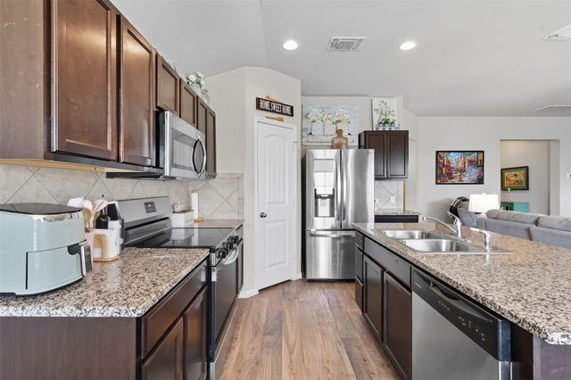 147 Sulphur River LOOP, Hutto, TX 78634