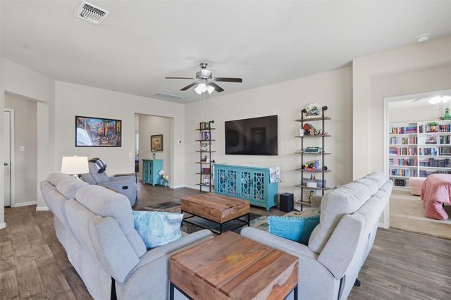 147 Sulphur River LOOP, Hutto, TX 78634