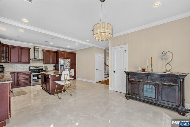 809 Edgewood Lane, Fort Lee, NJ 07024
