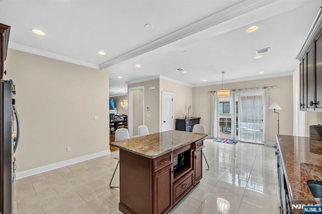 809 Edgewood Lane, Fort Lee, NJ 07024
