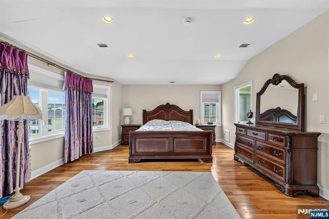 809 Edgewood Lane, Fort Lee, NJ 07024