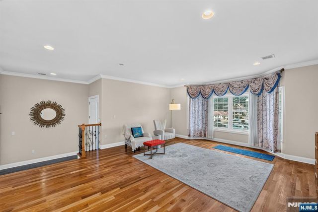 809 Edgewood Lane, Fort Lee, NJ 07024