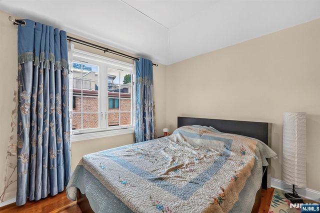 809 Edgewood Lane, Fort Lee, NJ 07024