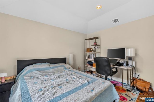 809 Edgewood Lane, Fort Lee, NJ 07024
