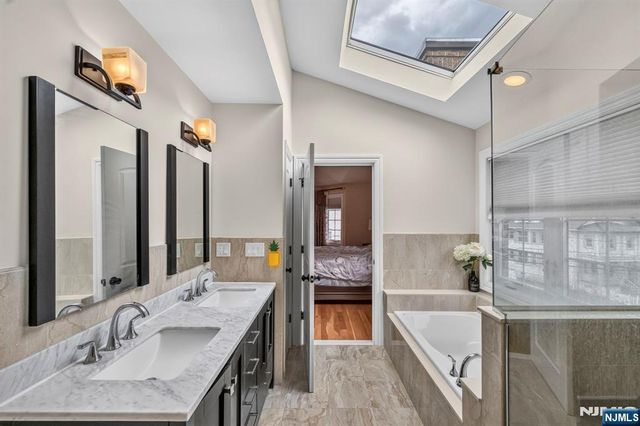 809 Edgewood Lane, Fort Lee, NJ 07024