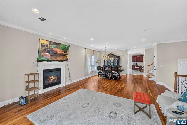 809 Edgewood Lane, Fort Lee, NJ 07024