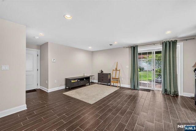 809 Edgewood Lane, Fort Lee, NJ 07024