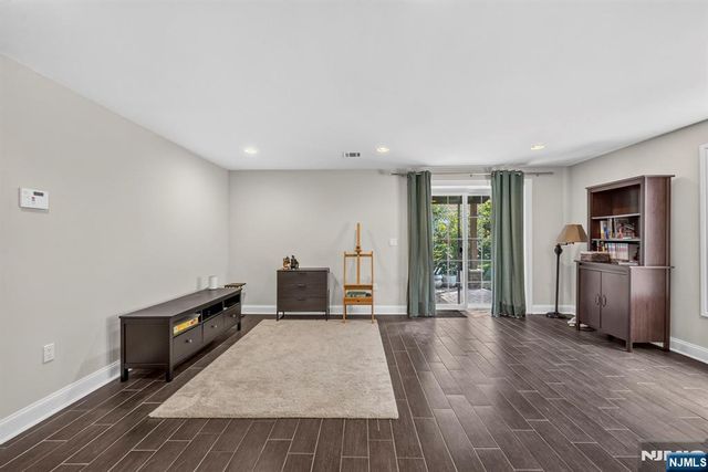 809 Edgewood Lane, Fort Lee, NJ 07024