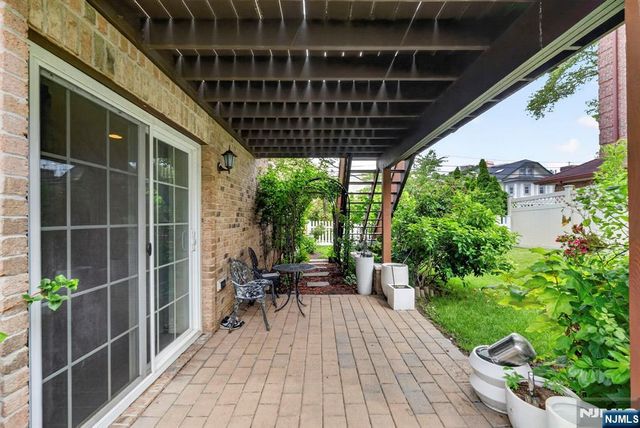 809 Edgewood Lane, Fort Lee, NJ 07024