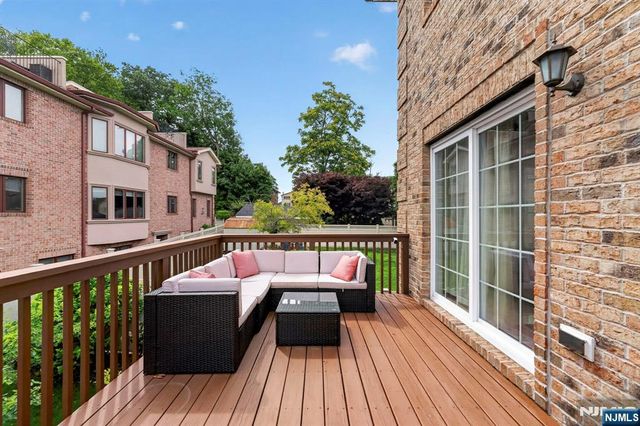809 Edgewood Lane, Fort Lee, NJ 07024