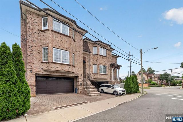 809 Edgewood Lane, Fort Lee, NJ 07024