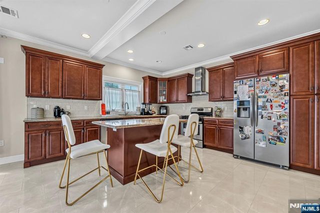 809 Edgewood Lane, Fort Lee, NJ 07024