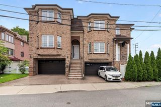 809 Edgewood Lane, Fort Lee, NJ 07024