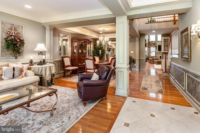 301 HOLCOMBE WAY, Lambertville, NJ 08530