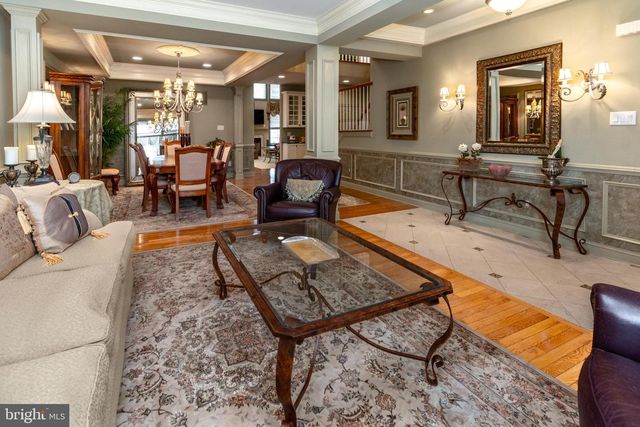 301 HOLCOMBE WAY, Lambertville, NJ 08530