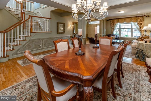 301 HOLCOMBE WAY, Lambertville, NJ 08530