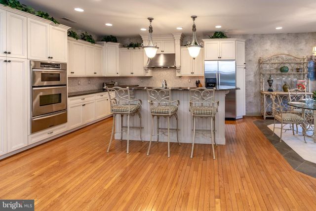 301 HOLCOMBE WAY, Lambertville, NJ 08530