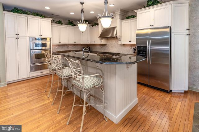 301 HOLCOMBE WAY, Lambertville, NJ 08530