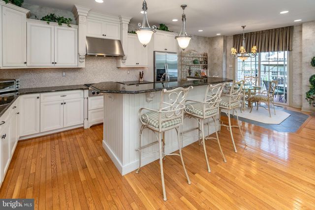 301 HOLCOMBE WAY, Lambertville, NJ 08530
