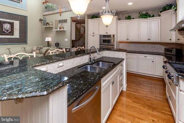 301 HOLCOMBE WAY, Lambertville, NJ 08530