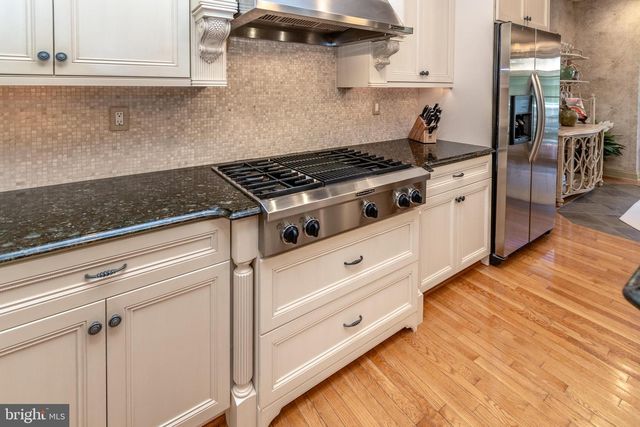 301 HOLCOMBE WAY, Lambertville, NJ 08530