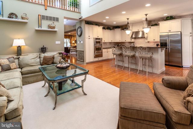 301 HOLCOMBE WAY, Lambertville, NJ 08530