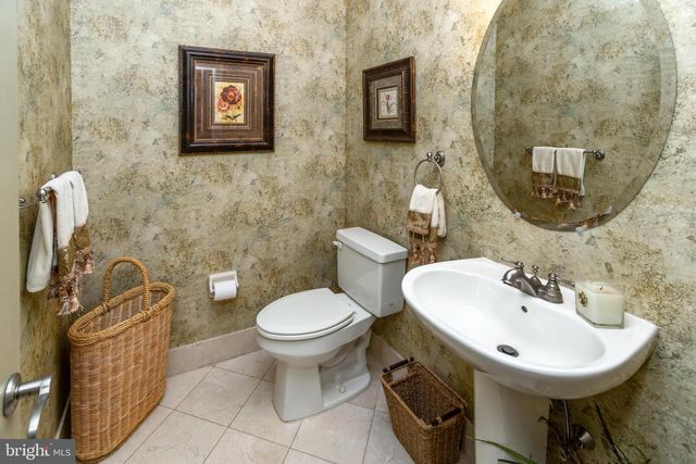 301 HOLCOMBE WAY, Lambertville, NJ 08530