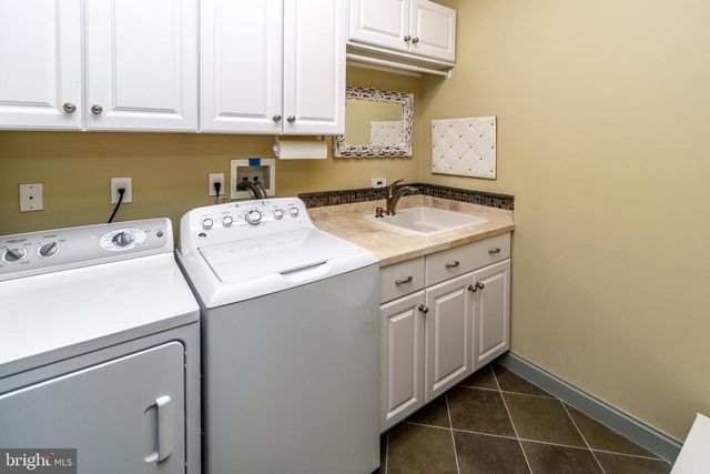 301 HOLCOMBE WAY, Lambertville, NJ 08530