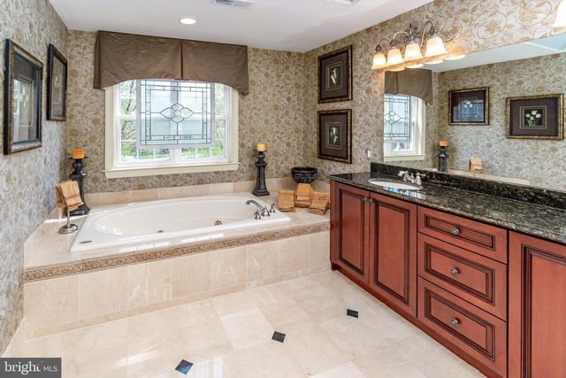 301 HOLCOMBE WAY, Lambertville, NJ 08530