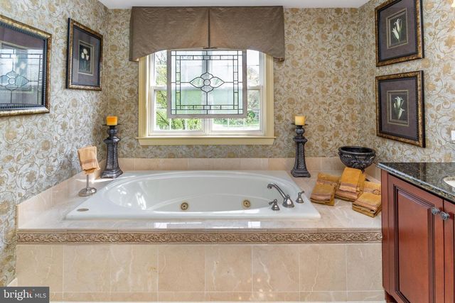 301 HOLCOMBE WAY, Lambertville, NJ 08530