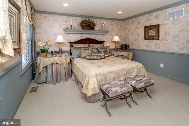 301 HOLCOMBE WAY, Lambertville, NJ 08530