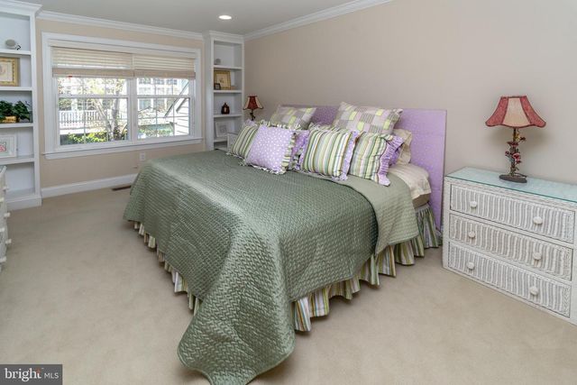 301 HOLCOMBE WAY, Lambertville, NJ 08530