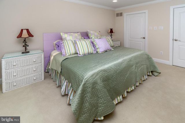301 HOLCOMBE WAY, Lambertville, NJ 08530