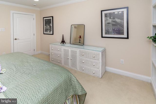 301 HOLCOMBE WAY, Lambertville, NJ 08530