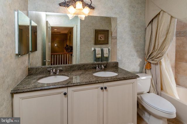 301 HOLCOMBE WAY, Lambertville, NJ 08530