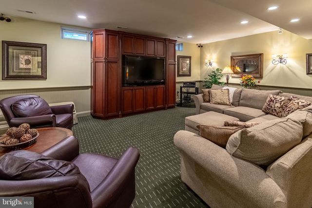 301 HOLCOMBE WAY, Lambertville, NJ 08530