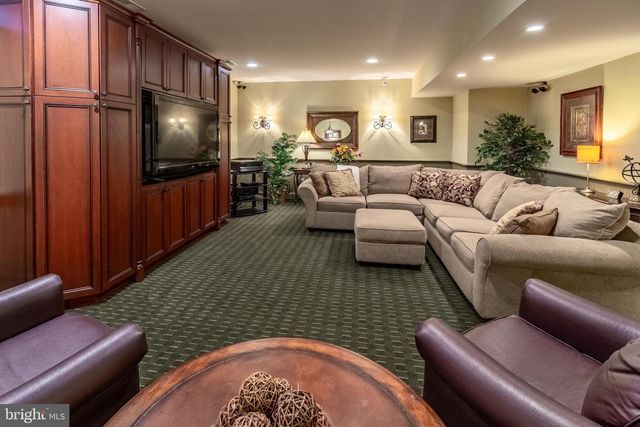 301 HOLCOMBE WAY, Lambertville, NJ 08530