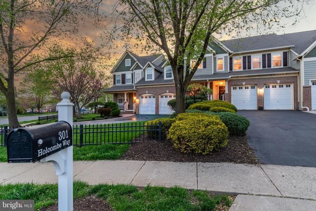 301 HOLCOMBE WAY, Lambertville, NJ 08530