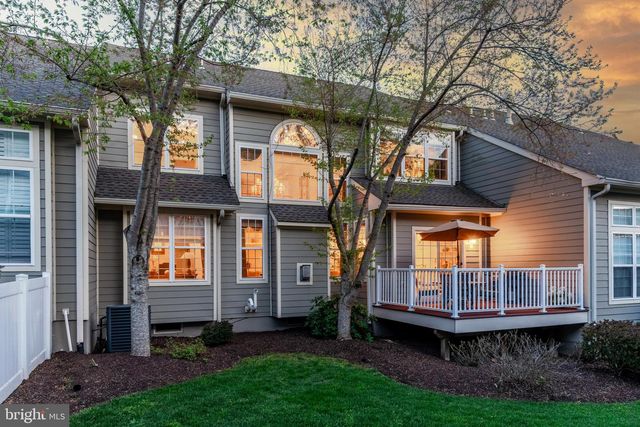 301 HOLCOMBE WAY, Lambertville, NJ 08530