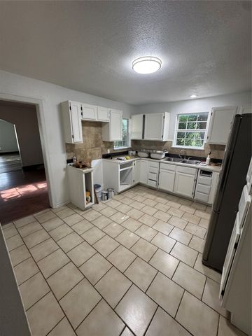 205 W Bond Street, Denison, TX 75020