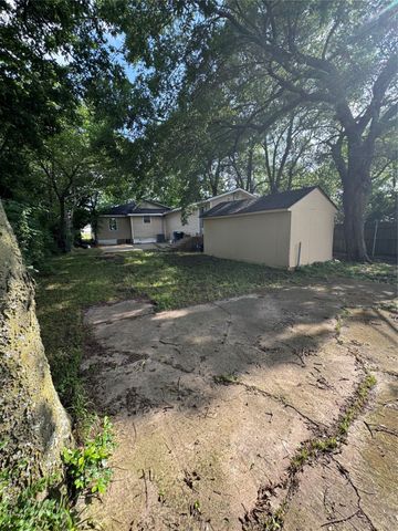 205 W Bond Street, Denison, TX 75020