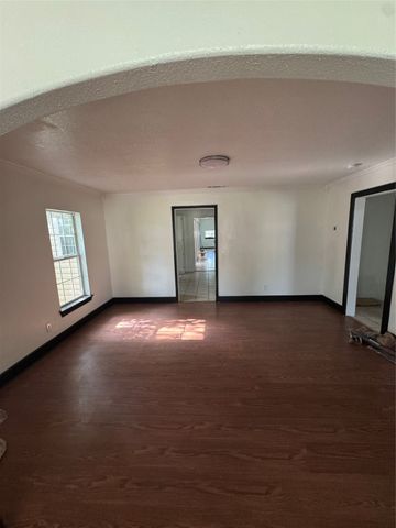 205 W Bond Street, Denison, TX 75020